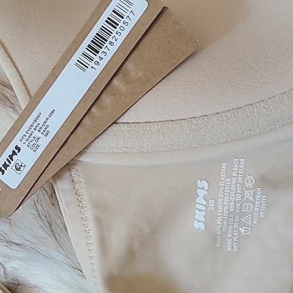 NWT SKIMS Fits Everybody T-Shirt Bra Size 38D Sand - Picture 4 of 8